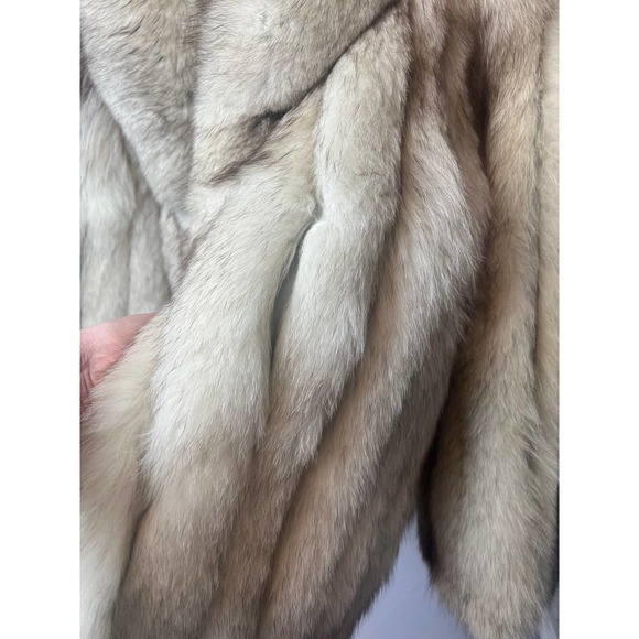 Saga Furs Luxurious Fox Fur Coat Sz. L - Picture 11 of 14